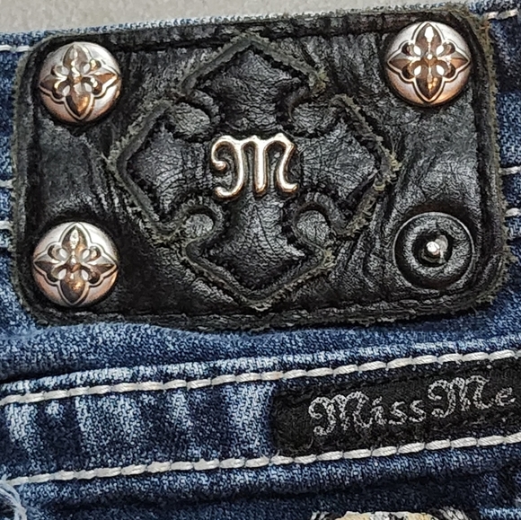 Miss Me Girls Capri Jeans 8 Fleur De Lis Embellished Distressed See Last Pic - Picture 12 of 12